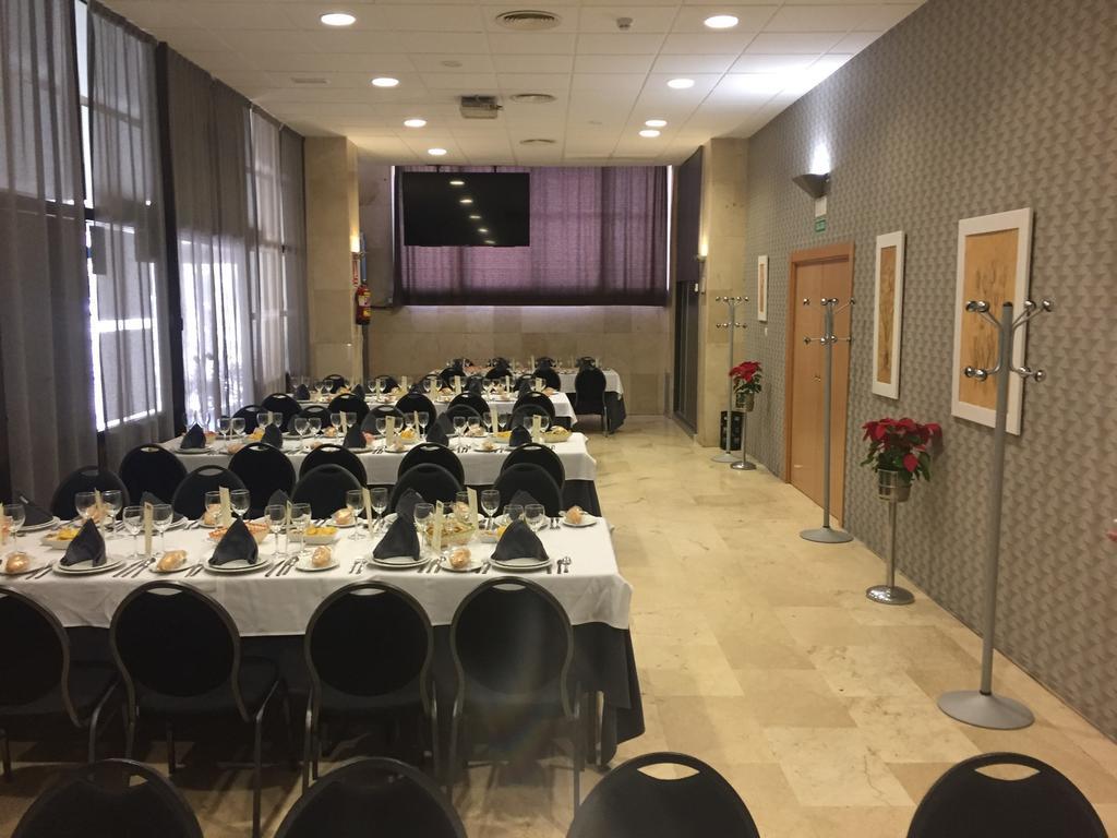 Hostal Restaurante Estacion เฮน ภายนอก รูปภาพ