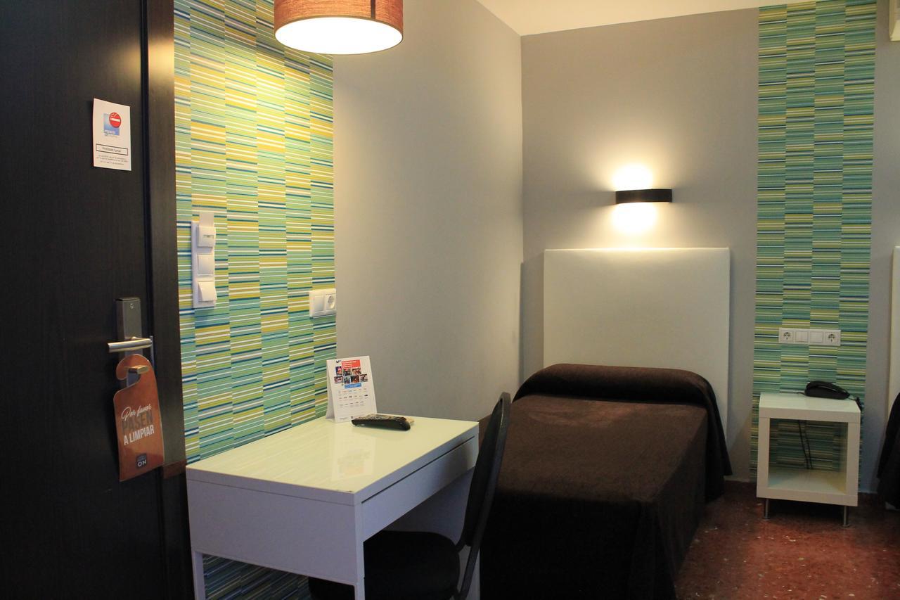 Hostal Restaurante Estacion เฮน ภายนอก รูปภาพ