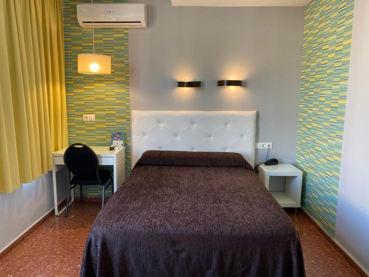Hostal Restaurante Estacion เฮน ภายนอก รูปภาพ